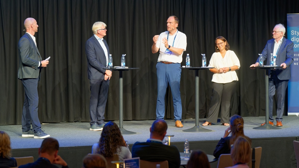 Paneldebat SummIT